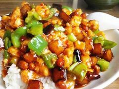 豆花鸡丁盖饭-北京外国语大学东院食堂