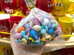 -m豆巧克力世界(上海世茂广场店)