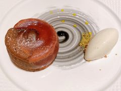 双色树莓巧克力熔岩蛋糕-福楼法餐厅FLO