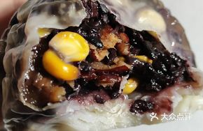 Black rice sticky bean dumplings