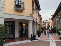 -佛罗伦萨小镇广佛名品奥特莱斯(疏港路店)