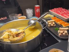 -鲜入唯煮·港式海鲜牛肉火锅(金宝街店)