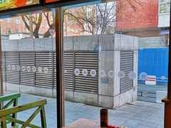 靠窗位-木屋烧烤(西城天桥店)