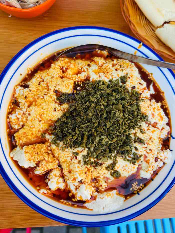 一品鲜豆腐泡-"渭南豆花泡馍全凭这一口香椿,美美美.免.