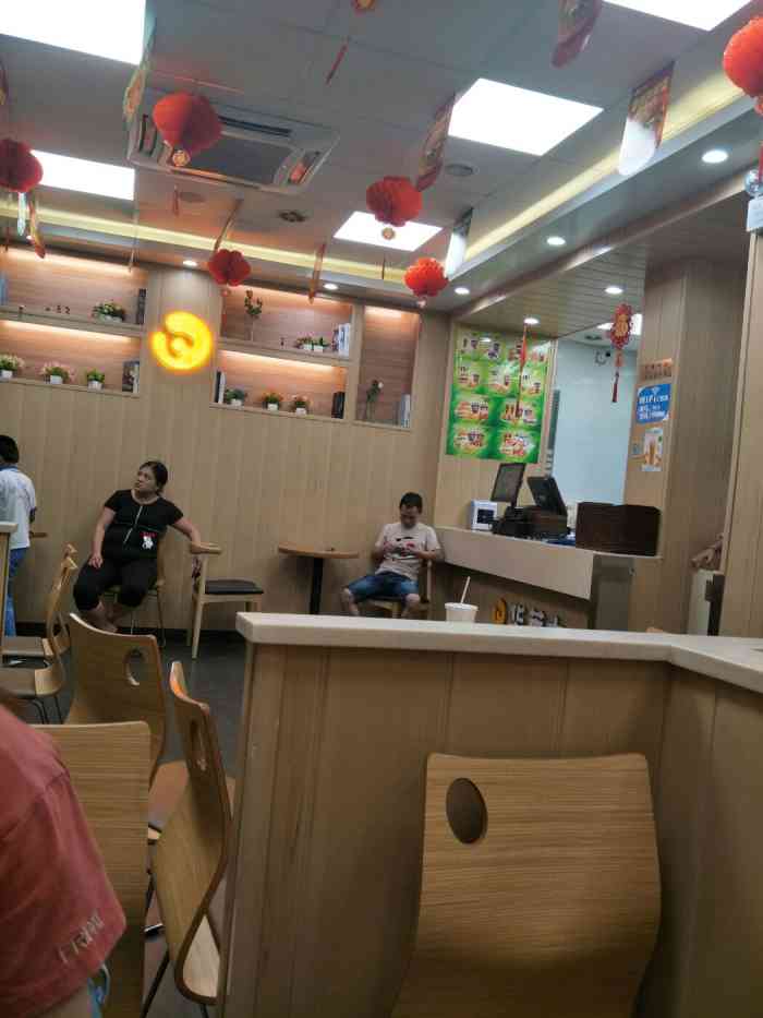 华莱士·全鸡汉堡(普宁东埔店)-"很好,味道很好,环境也很好,服务也好.