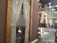 -墨居上隐·院子里火锅(峨眉店)