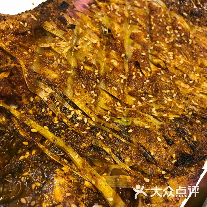 一品江湖烧烤餐厅香葱鲤鱼图片