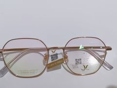 -MiRi眼镜连锁·蔡司·尼康控优点合作店(莘庄店)