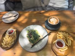 牛油果甘蓝满满-本处·素食·融合料理(南油店)