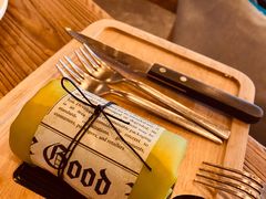 榴槤蛋糕卷-Common Table · Brunch & Coffee