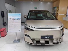 -小鹏汽车(上海静安大融城店)