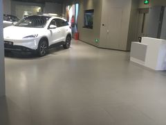 -小鹏汽车体验中心(苏州龙湖狮山天街店)