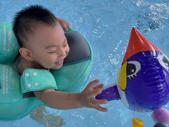 -蓝鲸奇亲子游泳俱乐部