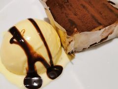 提拉米苏蛋糕配香草冰激凌-萨莉亚意式餐厅(杭州滨江天街店)