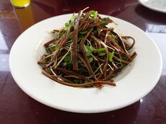 香椿苗拌黑豆腐丝-老信阳菜馆(天通苑店)