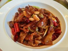 蹄筋烧牛腩-行宫大酒店-餐厅