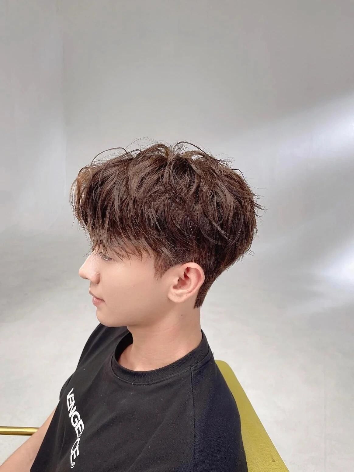 这种烫发适合头发稀少的人能够显得发量多造型感强