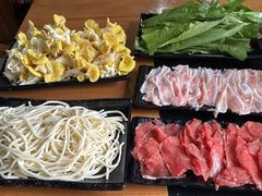 -果松木炭酸菜铜火锅·外婆参鸡汤