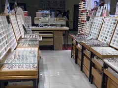 -美式眼镜·授权蔡司.依视路.尼康.豪雅.明月(人民广场店)