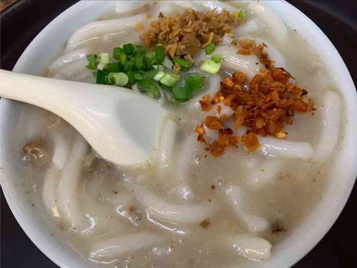 打分 早上九点前米浆濑粉便宜两元 还不错 口味比较清淡 会有海鲜的