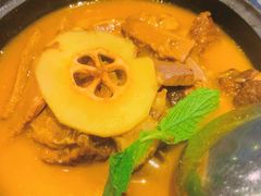 酸木瓜炖牛腩-半山腰·云南菜(侨福芳草地店)