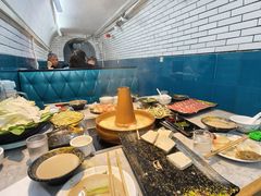 -洞庭洲·防空洞火锅·铜锅涮肉·烧烤(新百广场店)