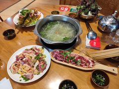 -苗阿哥酸汤牛肉火锅(体育场店)
