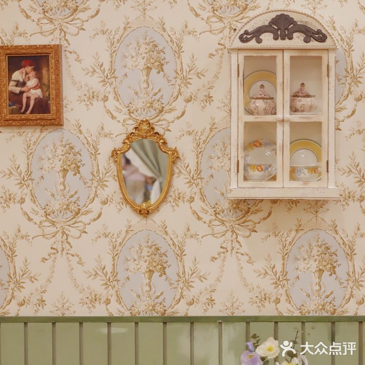 🎀治愈系萌宠馆！穿洛丽塔和羊驼梅花鹿一起玩