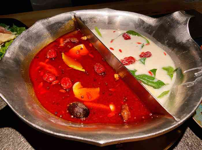 凑凑火锅·茶憩(苏宁广场店)-"有点失望「花胶鸡锅底」半成品,没有好.