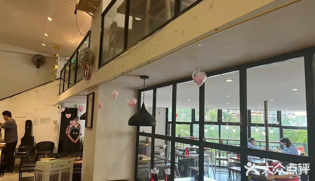 吃火锅酸的到味，辣的够爽才得劲~~