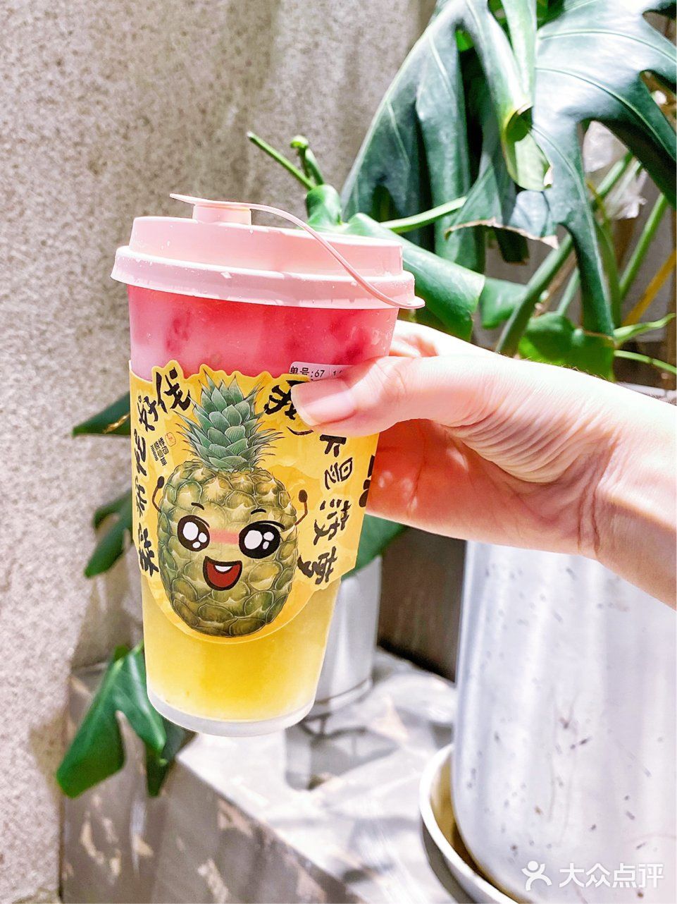 悸动又出夏日新品啦！炎炎夏日一起来喝凤梨吧！  