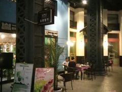 -香巴拉云南餐厅(华莱坞店)