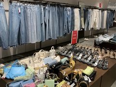 -URBAN REVIVO(欢乐海岸购物中心店)