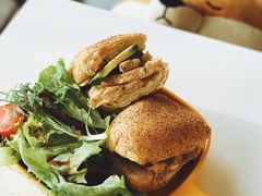 鳄梨鸡肉三明治-五进制 Coffee Shop