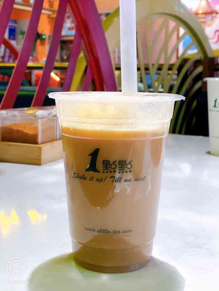 大晚上的去点单,要常温的奶茶,点单的工作人员非要说,常温也是有点冰