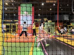 -蹦蹦跳跳(新奥购物中心店)