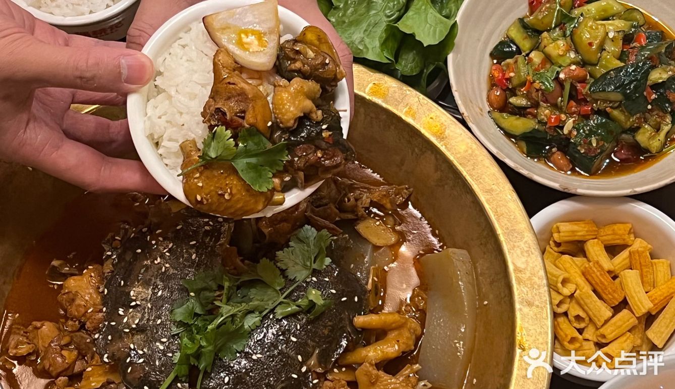 给南宁胖友推荐这家王八炖鸡子，香迷糊了😋