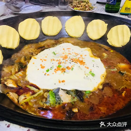 吉红木火铁锅炖鱼村(宝中路店)