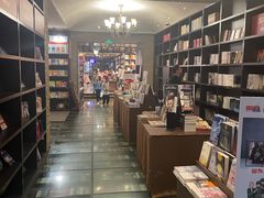 -钟书阁(松江泰晤士小镇店)