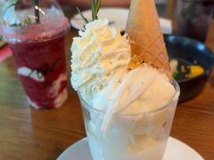 -Chom Cafe and Restaurant