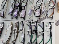 -英伦眼镜蔡司依视路折扣店(通州万达店)