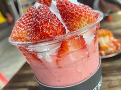 草莓奶昔-MI WU FACTORY米屋美食工厂餐厅(绿地店)