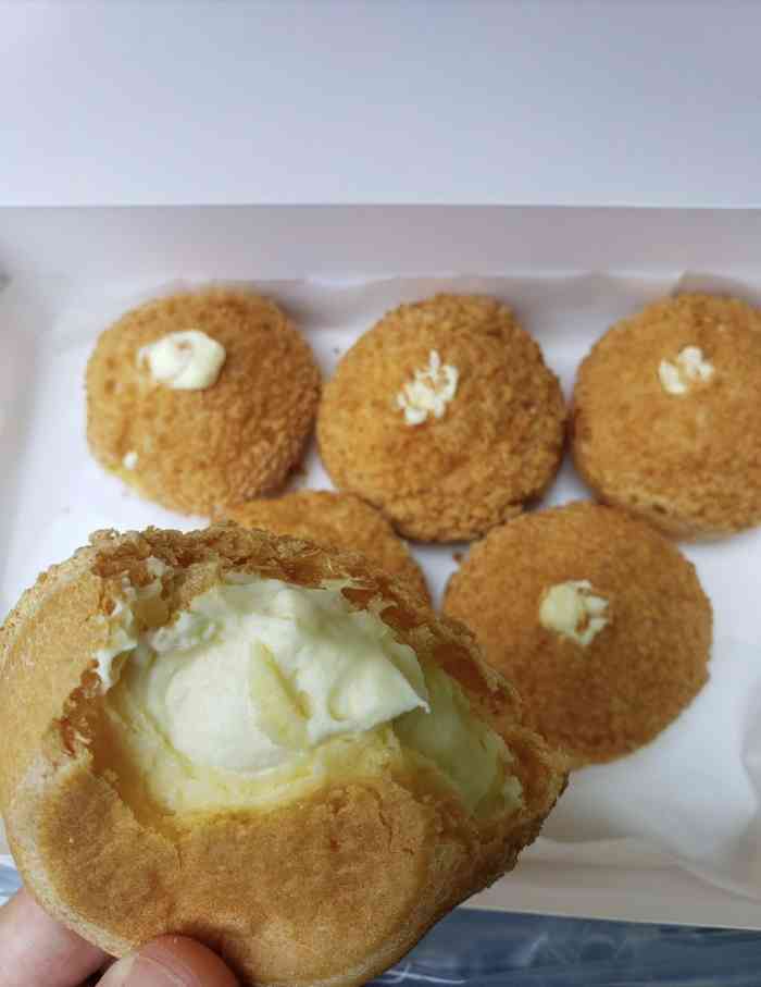 老香港蛋糕(同善街店)-"～香草脆皮泡芙～ 最喜欢她家的香草脆皮.