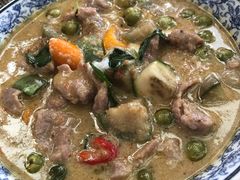 咖喱牛肉-卷心菜和避孕套餐厅(Pattaya)