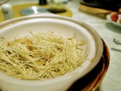 李家洋榨菜炒豆苗-老宁波1381餐厅(宏泰广场店)