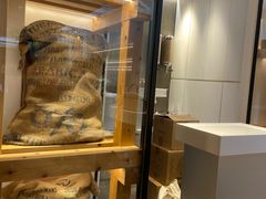面包甜点陈列柜-% Arabica阿拉比卡咖啡(武康路店)
