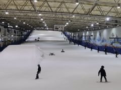 -乔波室内滑雪场