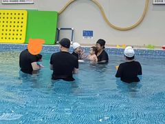 -嘻游纪儿童游泳课程中心(红博中央公园店)