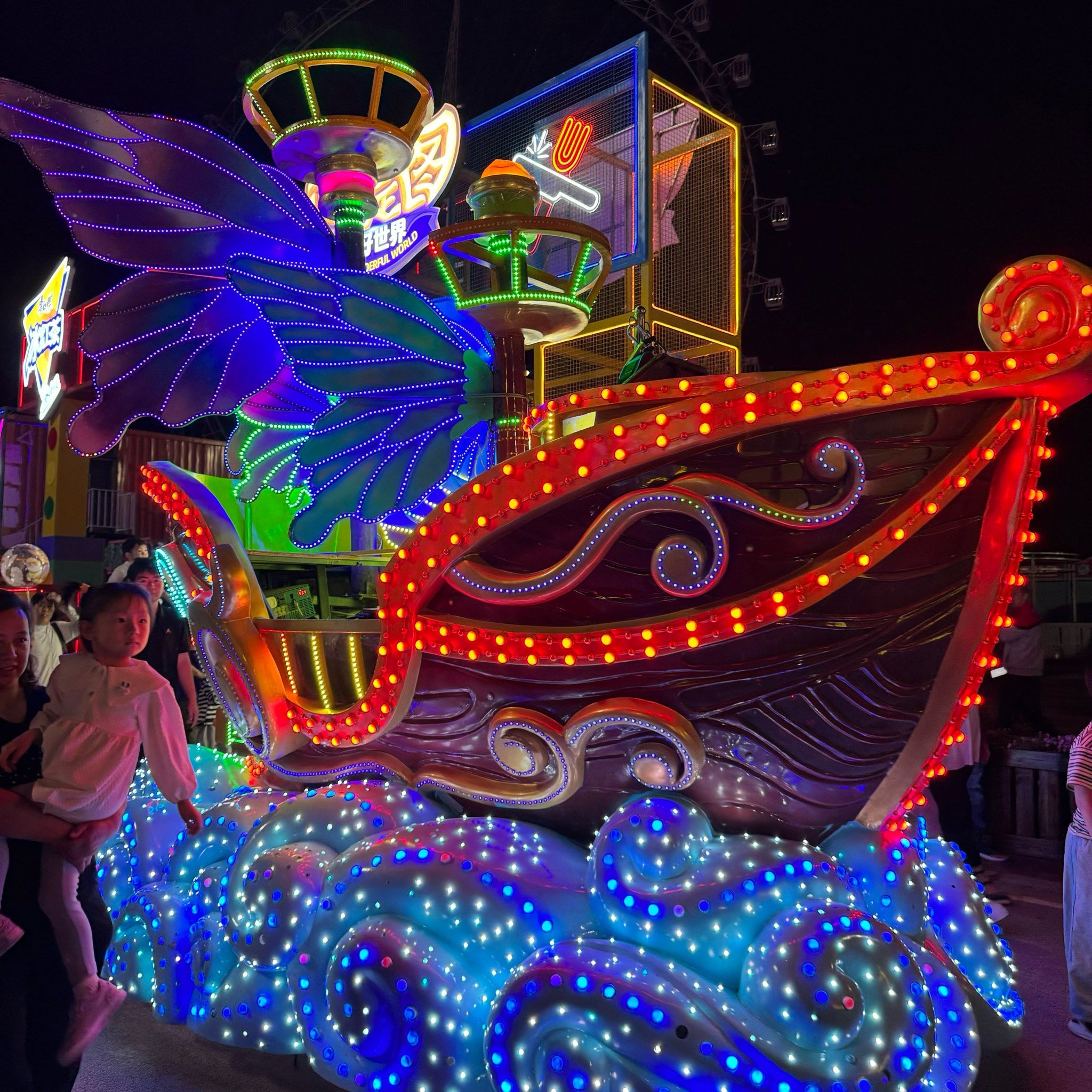 欢乐节日彩灯氛围