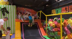 -蹦蹦跳跳(新奥购物中心店)